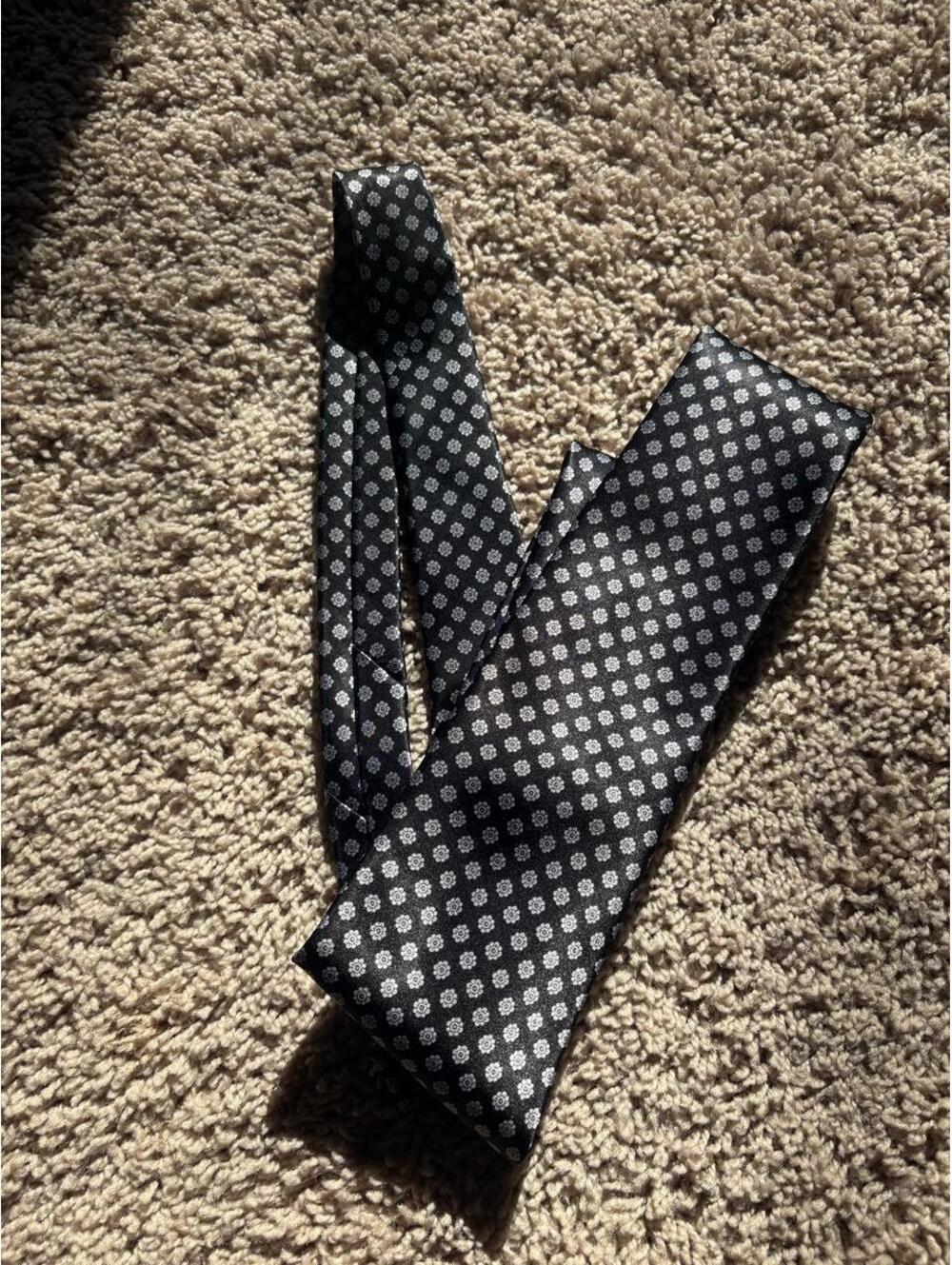 Sears Men's Black and Silver Tie